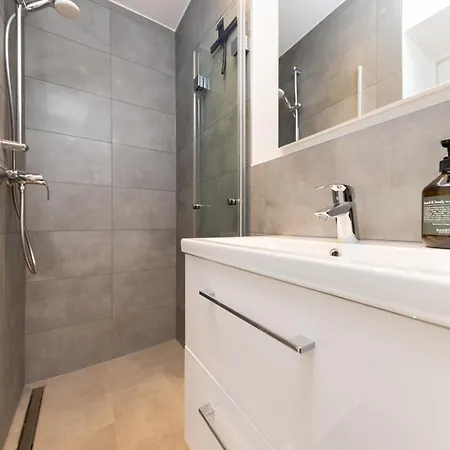 Apartment Nests - Modernes Mit Zwei Baedern Berlin